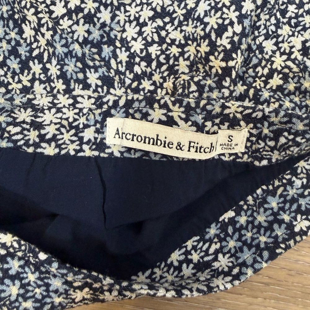 Abercrombie & Fitch Floral Mini Skirt Sz S - Picture 3 of 4